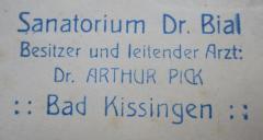 - (Pick, Arthur), Stempel: Berufsangabe/Titel/Branche, Name, Ortsangabe; 'Sanatorium Dr. Bial
Besitzer und leitender Arzt: Dr. Arthur Pick
:: Bad Kissingen ::'.  (Prototyp)