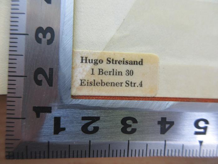 - (Hugo Streisand Buchhandlung und Antiquariat (Berlin)), Etikett: Name, Ortsangabe, Buchbinder; 'Hugo Streisand
1 Berlin 30
Eislebener Str. 4'.  (Prototyp)