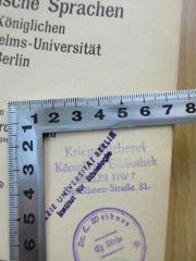 - (Kriegsbücherei Königliche Bibliothek Berlin;Königliche Bibliothek zu Berlin), Stempel: Berufsangabe/Titel/Branche, Ortsangabe; 'Kriegsbücherei
Königliche Bibliothek
Berlin NW 7
Dorotheen-Straße 81.'. 