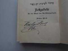 - (Berg, Richard), Von Hand: Autogramm, Name, Ortsangabe; 'Richard Berg
Bln.'. 