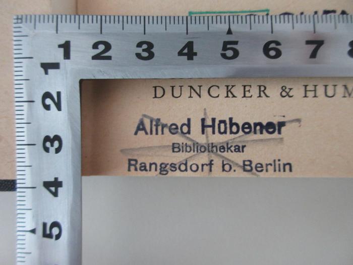 98/2021/41081 : Deutsche Arbeits- und Sozialpolitik (1944);- (Hübener, Alfred), Stempel: Name, Berufsangabe/Titel/Branche, Ortsangabe; 'Alfred Hübener Bibliothekar Rangsdorf b. Berlin'. 