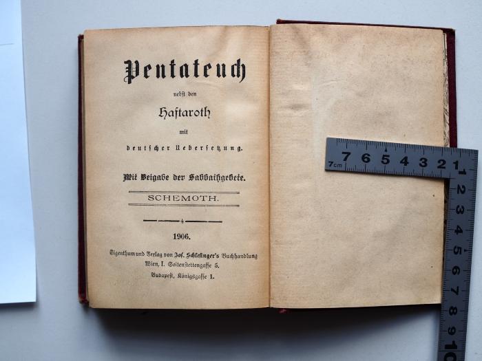  Pentateuch: nebst Haftaroth mit deutscher Übersetzung. Mit Beigabe der Sabbathgebete. Schemoth. (1906)