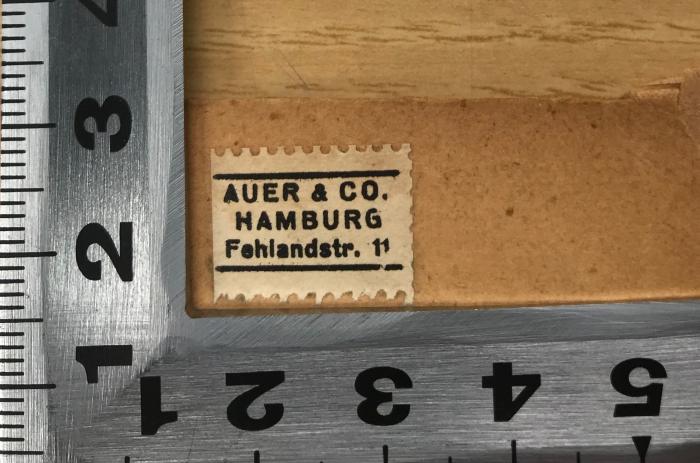 38/80/41395(6) : Die Zerstörung der Weltwirtschaft (1922);- (Kammerahl, Heinrich;Buchdruckerei und Verlagsanstalt Auer & Co.), Etikett: Name; 'Auer & Co. Hamburg
Fehlandstraße 11'.  (Prototyp)