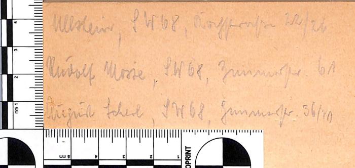 - (unbekannt), Von Hand: Notiz; 'Ullstein, SW68, Kochstr. 22/26 / Rudolf Mosse, SW68,  Zimmerstr. 61 / August Scherl, Zimmerstr. 36/41'. 