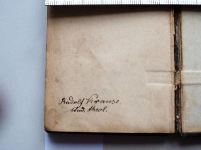 - (Krause, Rudolf), Von Hand: Autogramm, Name, Berufsangabe/Titel/Branche; 'Rudolf Krause.
stud. theol.'. 