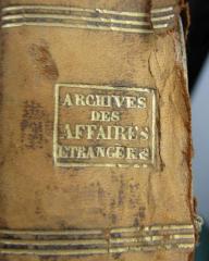 - (France. Ministère des Affaires étrangères), Prägung: Name, Berufsangabe/Titel/Branche; 'Archives des Affaires Etrangères'.  (Prototyp)