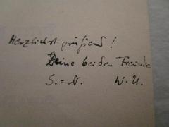 - (Satori-Neumann, Bruno Th.;Pütz, Max;Unruh, Walter), Von Hand: Widmung, Initiale; 'Herzlichst grüßend!
Deine beiden Freunde
S.-N. W.U.'. 