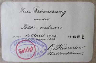 - (Stadtrabbinat Karlsruhe;Viktor Kurrein), Von Hand: Widmung; ' „Zur Erinnerung an die Bar-mitzwa am 14. April 1923/28. Nissan 5683, Dr. V.Kurrein, Stadtrabbiner“'. 