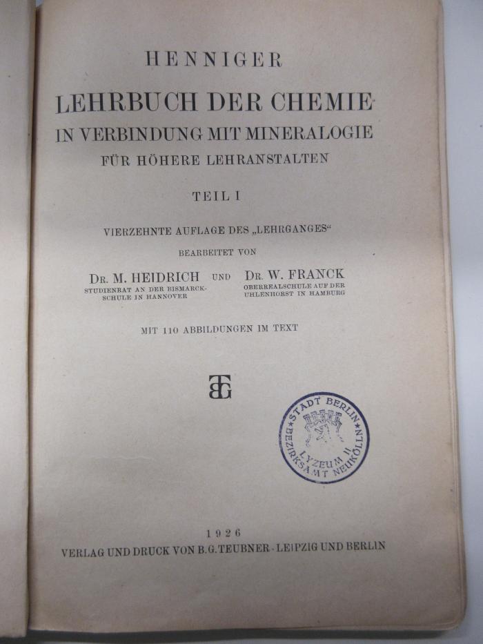 PK 0904 CDA/17 s-1 (ausges.) : Henniger Lehrbuch der Chemie in Verbindung mit Mineralogie für höhere Lehranstalten ; Teil 1 (1926)