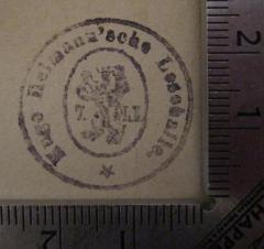 - (Öffentliche Bibliothek und Lesehalle (Berlin)), Stempel: Abbildung, Berufsangabe/Titel/Branche, Name; 'Hugo Heimann'sche Lesehalle
7. LH'.  (Prototyp)