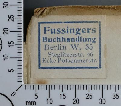 - (Fussinger's Buchhandlung (Berlin)), Etikett: Buchhändler; 'Fussingers
Buchhandlung
Berlin W. 35
Steglitzerstr. 26
Ecke Podsdamerstr.'.  (Prototyp)