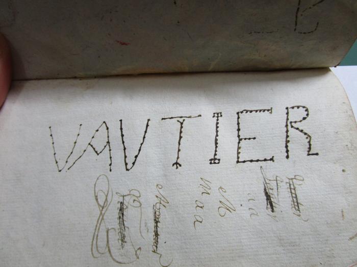 -, Von Hand: Name; 'VAUTIER'