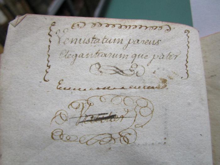 -, Von Hand: ; 'venustatum parens
elegantiarum que pater
̶V̶̶a̶̶u̶̶t̶̶i̶̶e̶̶r̶̶'