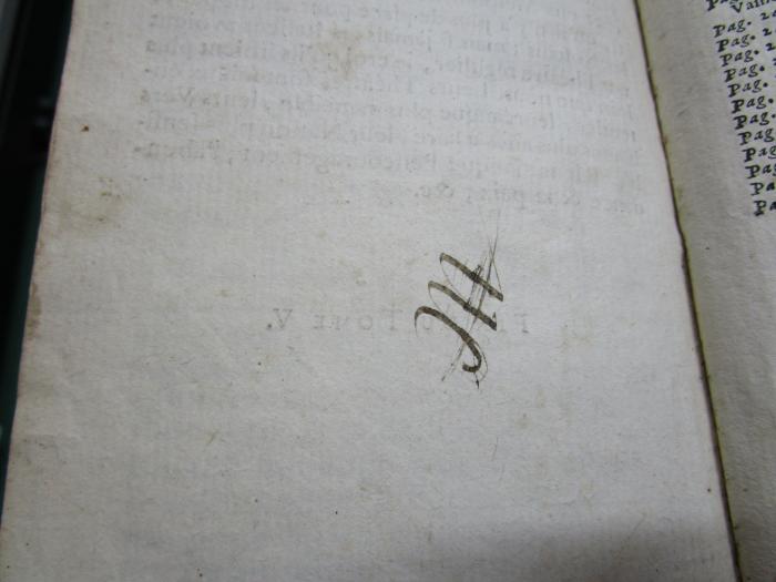 -, Von Hand: Initiale, Zeichen; '̶M̶'