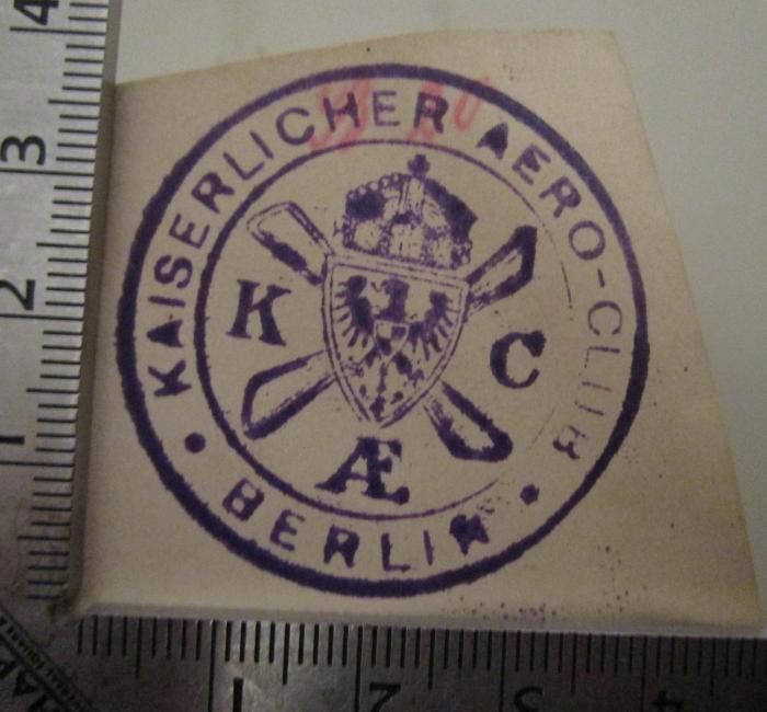 - (Kaiserlicher Aero-Club (Berlin)), Stempel: Name, Ortsangabe, Initiale, Wappen; 'Kaiserlicher Aero-Club Berlin K AE C'.  (Prototyp); Meyers Großes Konversations-Lexikon : Ein Nachschlagewerk des allgemeinen Wissens (1905)
