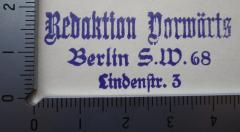 - (Redaction "Vorwärts"), Stempel: Name, Ortsangabe, Berufsangabe/Titel/Branche; 'Redaktion Vorwärts Berlin S.W. 68 Lindenstr. 3'.  (Prototyp)