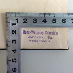 - (Schneider, Hans-Wolfgang;Schneider, Joh. Wolfgang), Stempel: Name, Ortsangabe; 'Hans-Wolfgang Scheider Zwickau i. Sa. Neuberinstr. 12'. 