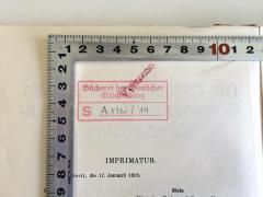 - (Bücherei der Deutschen), Stempel: Name, Signatur; 'Bücherei der Deutschen Reichenberg 
S A832/14
'. 