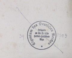 - (Bibliotheca Instituti Herderiani Riga), Stempel: Inventar-/ Zugangsnummer, Name; 'Eigentum des Deutschen Reiches
Leihgabe an die Deutsche Herder-Hochschule Riga
39 1703'. 