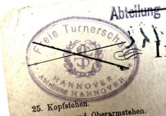 - (Freie Turnerschaft Hannover), Stempel: Name, Ortsangabe, Berufsangabe/Titel/Branche; 'Freie Turnerschaft Hannover / Abteilung Hannover'. 