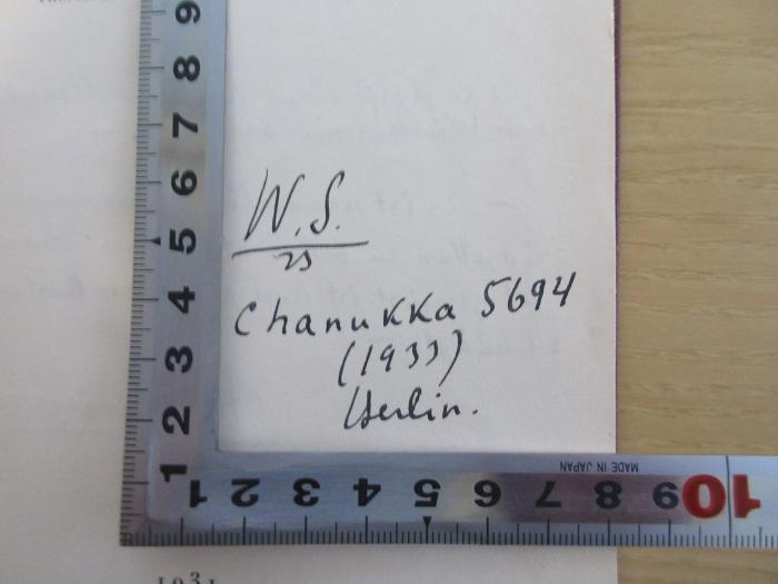 - (unbekannt), Von Hand: Datum, Ortsangabe, Notiz; 'W.S./(?)
Channukka 5694 (1933) Berlin.'. 