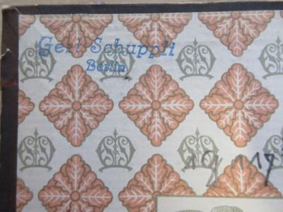 - (Schuppli, Gert), Stempel: Name, Ortsangabe; 'Gert Schuppli
Berlin'.  (Prototyp)
