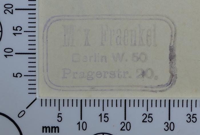 - (Fraenkel, Max (II)), Stempel: Exlibris, Name; 'Max Fraenkel 
Berlin W. 50 
Pragerstr. 20.'.  (Prototyp)