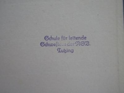 - (Nationalsozialistischer Deutscher Dozentebund (NSD)), Stempel: Name, Berufsangabe/Titel/Branche, Ortsangabe; 'Schule für leitende Schwestern der NSD. Tutzing'. 