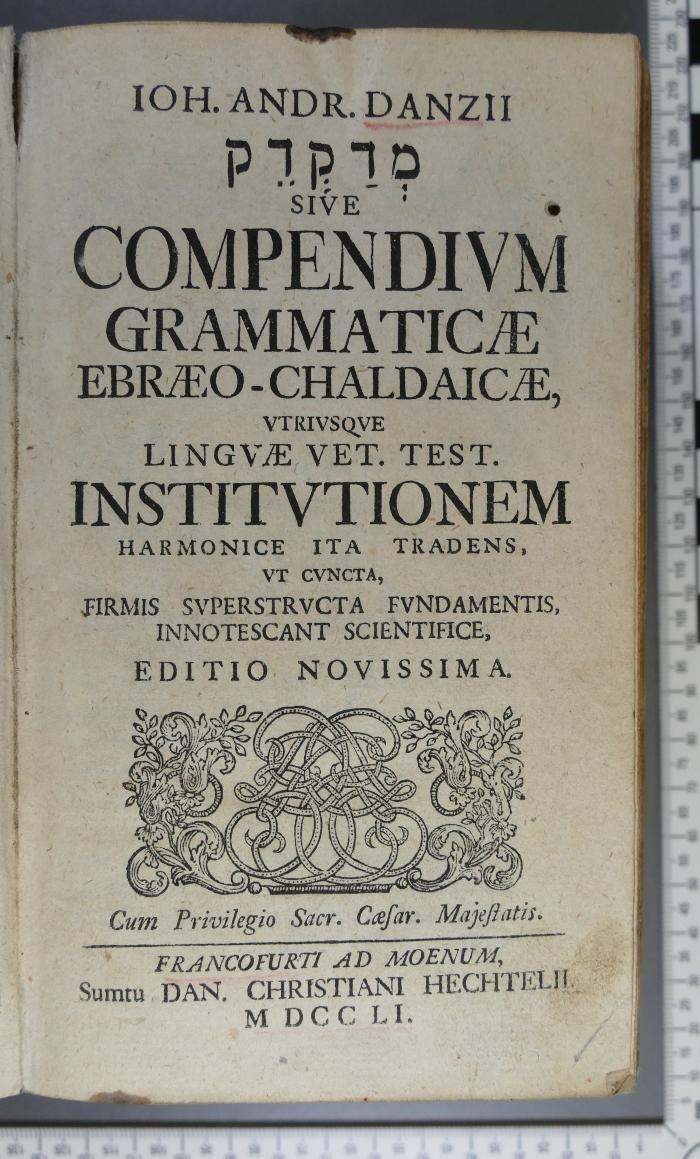 492.45 DANZ : Medaqdēq sive Compendium grammaticae Ebraeo-Chaldaicae  (1751)