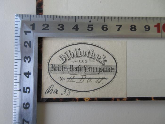 Q 472 (ausgesondert) : Statistisches Jahrbuch Deutscher Städte (1903);- (Bibliothek des Reichs-Versicherungsamts), Etikett: Name, Signatur; 'Bibliothek des Reichs-Versicherungsamts No. IX Ba 18 Cha 33'. 