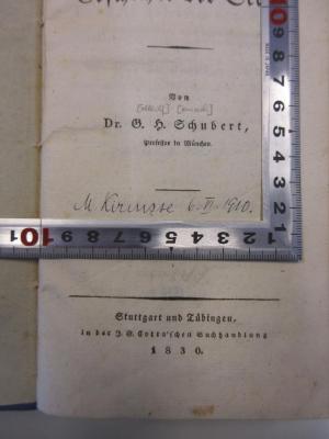 - (Kirunste, M.), Von Hand: Datum, Name; 'M. Kirunste 6.VI.1910.'. 
