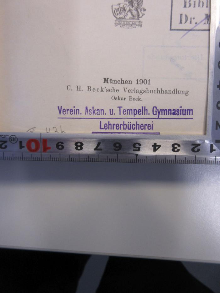 - (Vereinigtes Askanisches und Tempelhofer Gymnasium), Stempel: Name; 'Verein. Askan. u. Tempelh. Gymnasium Lehrerbücherei'.  (Prototyp)