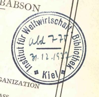 - (Deutsche Zentralbibliothek für Wirtschaftswissenschaften Leibniz-Informationszentrum Wirtschaft;Institut für Weltwirtschaft. Bibliothek), Stempel: Datum, Inventar-/ Zugangsnummer; 'Institut für Weltwirtschaft Bibliothek Kiel'.  (Prototyp)