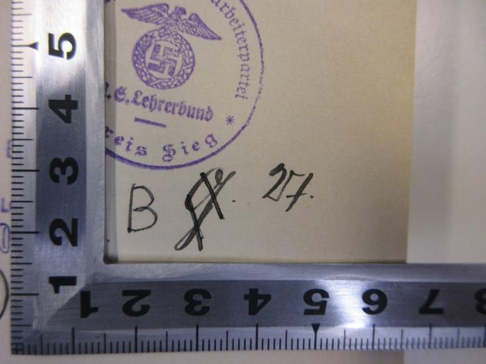 GB M 1645 : Schriften für das deutsche Volk. 1. Deutsche Schriften (1934);-, Von Hand: Signatur, Initiale; 'B G. [gestrichen] 27.'