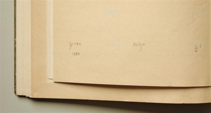 - (Müller, Amandus (Buchbinder)), Von Hand: Buchbinder; 'I./134 1943 Helga 6.1/7'. 