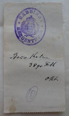  .ספר תורה אלהים: חומש בראשית
[= Buch der Torah Gottes: Pentateuch Exodus.] (1876);- (unbekannt), Papier: Lesezeichen; '[...]üllt der Zeichner seine Pflicht gegen-
[...]überdies eine nicht nur vortheilhafte,
[...]änden sichere Kapitalanlage
[...] stehen wir gerne zur Verfügung.
Hochachtungsvoll'. ;- (Kahn, Moses;Kahn, Benno), Von Hand: Name, Notiz; 'Benno Kahn
38 gr. Fett
Okt.'. 