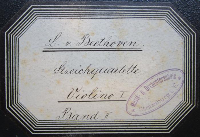 - (unbekannt), Von Hand: Notiz; 'L. v.  Beethoven
Streichquartette
Violino I
Band II'. 