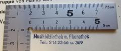 - (Musikbibliothek u. Phonothek), Stempel: Name, Besitzwechsel, Nummer; 'Musikbibliothek u. Phonothek Tel.: 214 23 66 u. 369'.  (Prototyp)