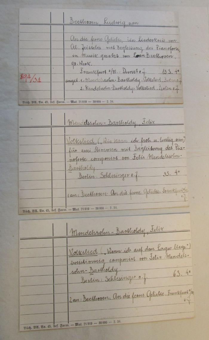 - (Stadtbücherei (Schöneberg, Berlin)), Von Hand: Besitzwechsel; 'Beethoven, Ludwig van
An die ferne Geliebte, Ein Liedkreis von Al. Jeisseles mit Begleitung des Pianoforte, in Musik gesetzt von L. van Beethoven. 98. Werk. Frankfurt a/M.: Dunst o.J. 13 S. 4o. angeb. 1.: Mendelssohn-Bartholdy: Volkslied. Berlin. o.J. 2.: Mendelssohn-Bartholdy: Volkslied. berlin. o.J. ; Mendelssohn-Bartholdy, Felix. Volkslied ("Wie kann ich froh u. lustig sein") für zwei Stimmen mit Begleitung des Pianoforte componirt von Felix Mendelssohn-Bartholdy. Berlin: Schlesinger o.J. 3 S. 4o. 1 an: beethoven: An die ferne Geliebte. Frankfurt a/M. o.J. ; Mendelssohn-Bartholdy, Felix. Volkslied ("Wenn ich auf dem Lager liege") zweistimmig componirt von Felix Mendelssohn-Bartholdy. berlin: Schlesinger o.J. 6 S. 4o. 2 an: beethoven: An die ferne geliebte. Frankfurt a/M. o.J. '. 