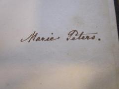 - (Peters, Marie), Von Hand: Autogramm, Name; 'Marie Peters.'. 