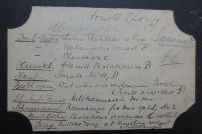 - (Berney, Arnold), Etikett: Name, Notiz; 'Arnold Berney
Mendelssohn
Sammel-Bd.
Bach-Reger, Chrom. Phantasie u. Fuge
- , Italienisches Concert F
- , Phantasie c
Haendel, Arie mit Variationen B
Haydn, Sonate Nr. 11, D
Beethoven, Wut ueber den verlorenen GRoschen (Rondo a Capriccio G)
Schubert - Tausig, Militaermarsch des dur
Schumann, Romanze fis dur op 28, Nr. 2
Mendelsohn, Variations serienses d moll
Grieg, Anitras Tanz, a.d. Fruehling, Hochzeit a Troldhaugen'. 
