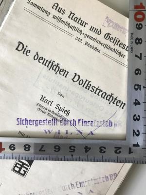 - (Nationalsozialistische Deutsche Arbeiterpartei. Einsatzstab Reichsleiter Rosenberg für die Besetzten Gebiete - Wilna;Nationalsozialistische Deutsche Arbeiterpartei. Einsatzstab Reichsleiter Rosenberg für die Besetzten Gebiete), Stempel: Name, Ortsangabe; 'Sichergestellt durch Einsatzstab RR
Wilna'.  (Prototyp)