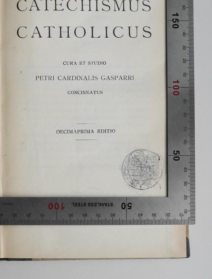 BU 4200 G249(11) : Catechismus catholicus (1933);-, Stempel: Name, Besitzwechsel: Doublette; '[erkennbare Buchstaben sowie Formen und Muster sprechen für:] Maur… Mauri CL. SIG: Abbatia… SS. [+ mehrfach] DVPLEX
';-, Stempel: Name, Ortsangabe; 'Maur… Mauri CL. SIG: Abbatia… SS.' (Prototyp)