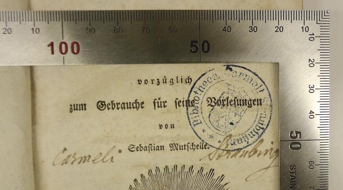 Rara M 131 : Moraltheologie oder Theologische Moral. Vorzüglich zum Gebrauche seiner Vorlesungen. Erster Theil, allgemeine Moral (1800);- ( Bibliotheca Carmeli Straubingani), Stempel: Name, Berufsangabe/Titel/Branche, Ortsangabe; 'Bibliotheca Carmeli Straubingani'.  (Prototyp)