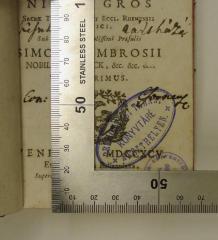 -, Stempel: Ortsangabe, Berufsangabe/Titel/Branche; 'Premontrei Tanári Könyvtáré Keszthelyen

Übersetzt: Lehrerbibliothek der Prämonstratenser in Keszthely' (Prototyp)
