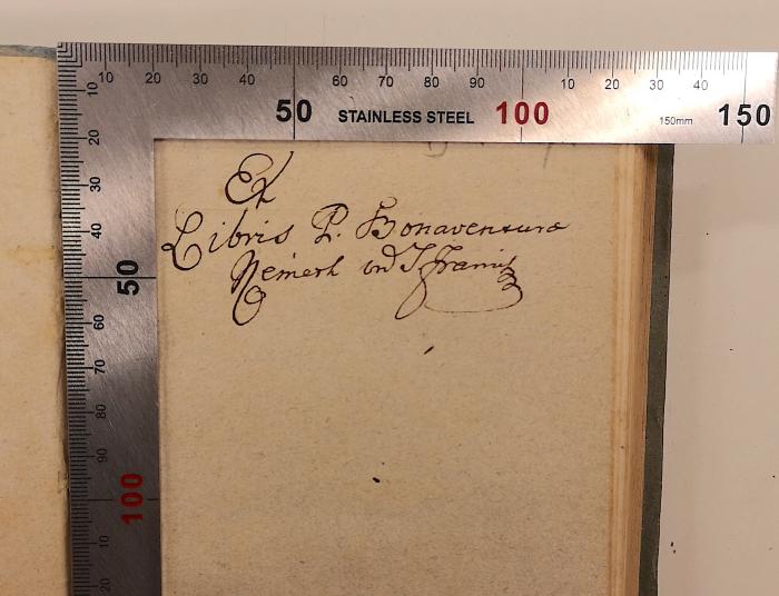 Rara M 236 : Institvtiones Philosophiae Activae (1772);-, Von Hand: Exlibris, Name; 'Ex libris P. Bonaventura Nemerk[?] in S. Franzi[…?]'