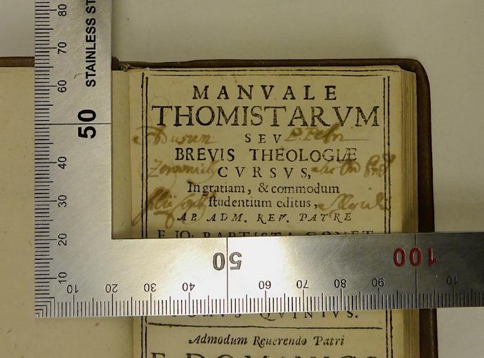Rara M 415 : Manvale Thomistarvm Sev Brevis Theologiæ Cvrsvs. 5 (1681);-, Von Hand: Annotation; 'Ad usum P. Pefri[?] […]'