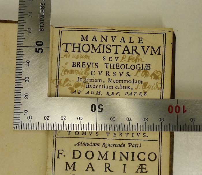 Rara M 413 : Manvale Thomistarvm Sev Brevis Theologiæ Cvrsvs. 3 (1681);-, Von Hand: Annotation; 'Ad usum P. Pefri[?] […]'