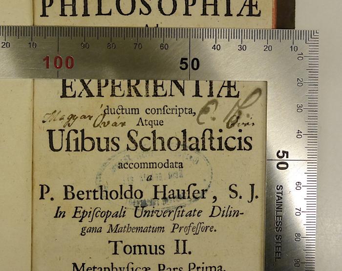 Rara M 430 : Elementa Philosophiae Ad Rationis Et Experientiae ductum conscripta, Atque Usibus Scholasticis accomodata. 2. Metaphysicae Pars Prima (1755);-, Von Hand: Initiale; 'O.B.[?]'