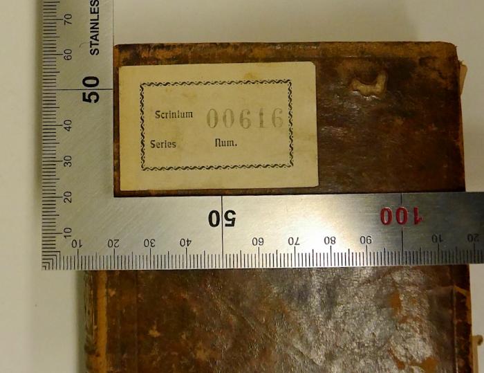 Rara M 418 : Philosophia Juxta Inconcussa Tutissimaque Divi Thomæ Dogmata. Tomus 3-4 (1726);-, Etikett: Signatur; 'Scrinium 00616
Series Num.'